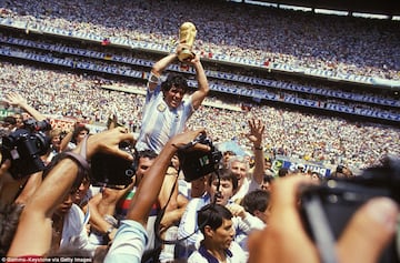 Estadio Azteca, Final del Mundial 1986, Maradona levantando la Copa del Mundo en suelo mexicano.