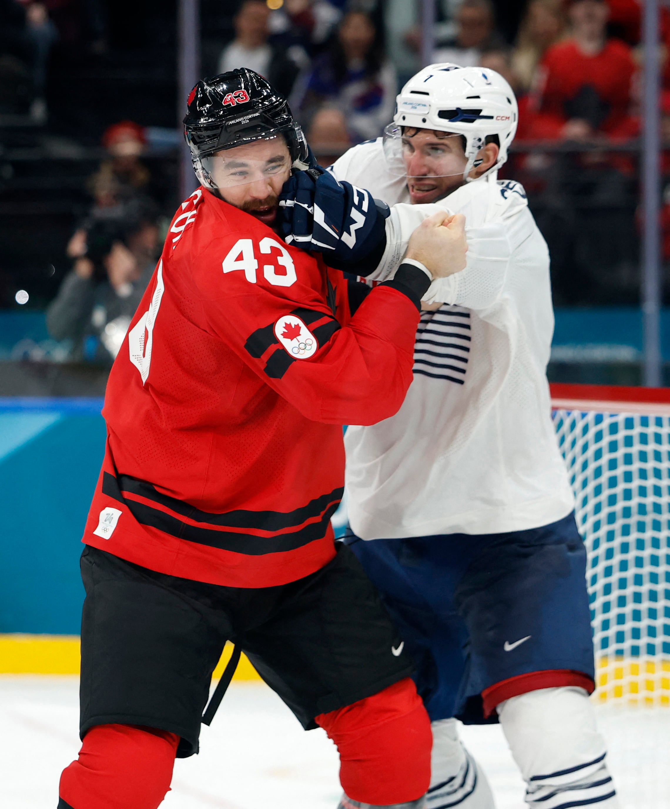 Las imágenes de la pelea más polémica del hockey olímpico 