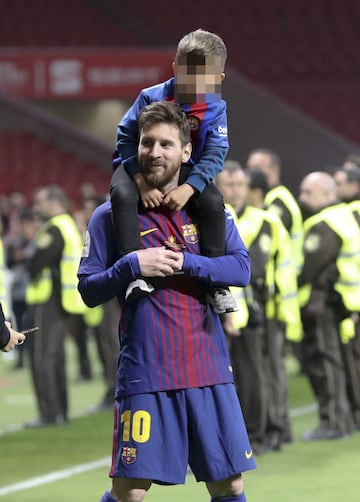 Leo Messi con su hjo.