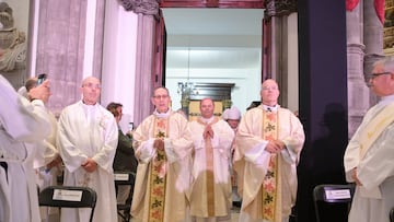 El nuevo obispo de Tenerife, Eloy Santiago,durante su toma de posesión en la Catedral de San Cristóbal de La Laguna, a 1 de mayo de 2025, en La Laguna, Santa Cruz de Tenerife, Canarias (España). El nuncio apostólico en España, Bernardito Cleopas, oficia la ceremonia después de que el fallecimiento del Papa Francisco haya impedido la presencia de algunos cardenales y obispos, como la del cardenal lituano Rolandas Makrickas, arcipreste coadjutor de la Basílica Papal de Santa María la Mayor. Está previsto que acudan a la celebración dos nuncios (de España y Portugal), 14 obispos (3 de ellos eméritos), y en torno a 265 sacerdotes, tanto diocesanos como venidos de fuera de la provincia.
01 MAYO 2025;POSESIÓN;TENERIFE;ELOY SANTIAGO
Europa Press Canarias
01/05/2025