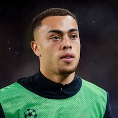 Sergiño Dest could join Manchester City in Ferran Torres deal