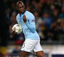 Las paradas de Hart y Balotelli salvan al City