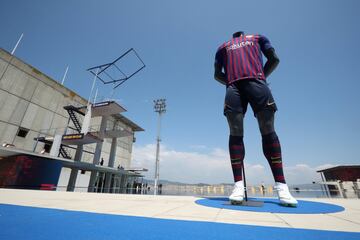 El Barça presenta la equipación para la temporada 2018/19