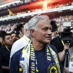 Mourinho a la afición del Fenerbahçe: “Desde este momento pertenezco a su familia”