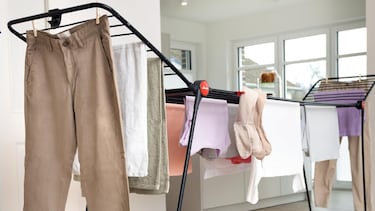 El truco para tender la colada en invierno: promete menos marcas y capacidad para secar hasta tres lavadoras