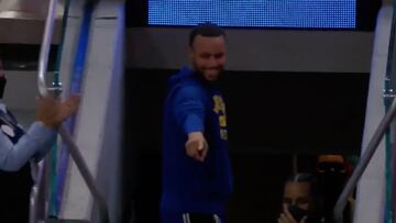 El canastón desde casa de Stephen Curry para calentar con dedicatoria y pose incluidas