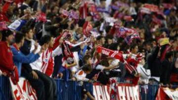 Hicnhas del Atlético, en el Calderón.
