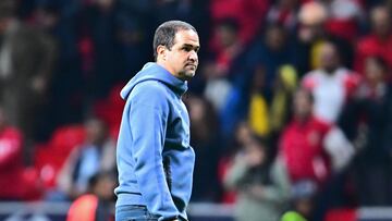 Andre Soares Jardine head coach of America during the 17th round match between Toluca and America as part of the Liga BBVA MX, Torneo Apertura 2024 at Nemesio Diez Stadium on November 09, 2024 in Toluca, Estado de Mexico, Mexico.