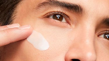 La crema hidratante para hombre que alisa las arrugas faciales