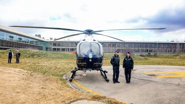 Guardias civiles posan junto a un helicóptero durante la inauguración de las III Jornadas sobre Mujer, Igualdad y Seguridad, en el Centro Tecnológico de Seguridad en El Pardo, a 6 de marzo de 2023, en Madrid, (España). El Ministerio del Interior organiza de nuevo estas jornadas con motivo de la celebración del Día Internacional de la mujer, el próximo 8 de marzo. Durante el acto, Policía Nacional y Guardia Civil llevan a cabo una exhibición de medios a la que asisten estudiantes de la Comunidad de Madrid. El eje central de la jornada de hoy es una mesa redonda en la que se abordan las medidas para la igualdad implementadas y los retos de futuro en las Fuerzas y Cuerpos de Seguridad.
06 MARZO 2023;MADRID;III JORNADAS SOBRE MUJER;IGUALDAD Y SEGURIDAD;PIXELADA
Ricardo Rubio / Europa Press
06/03/2023