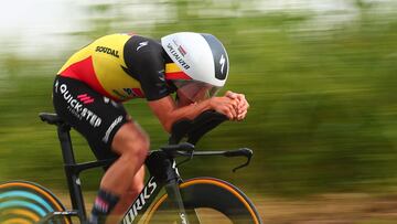 Soudal - Quick Step's Belgian rider Remco Evenepoel competes during the ninth stage of the Giro d'Italia 2023 cycling race, a 35 km individual time trial between Savignano sul Rubicone and Cesena, on May 14, 2023. (Photo by Luca Bettini / AFP)