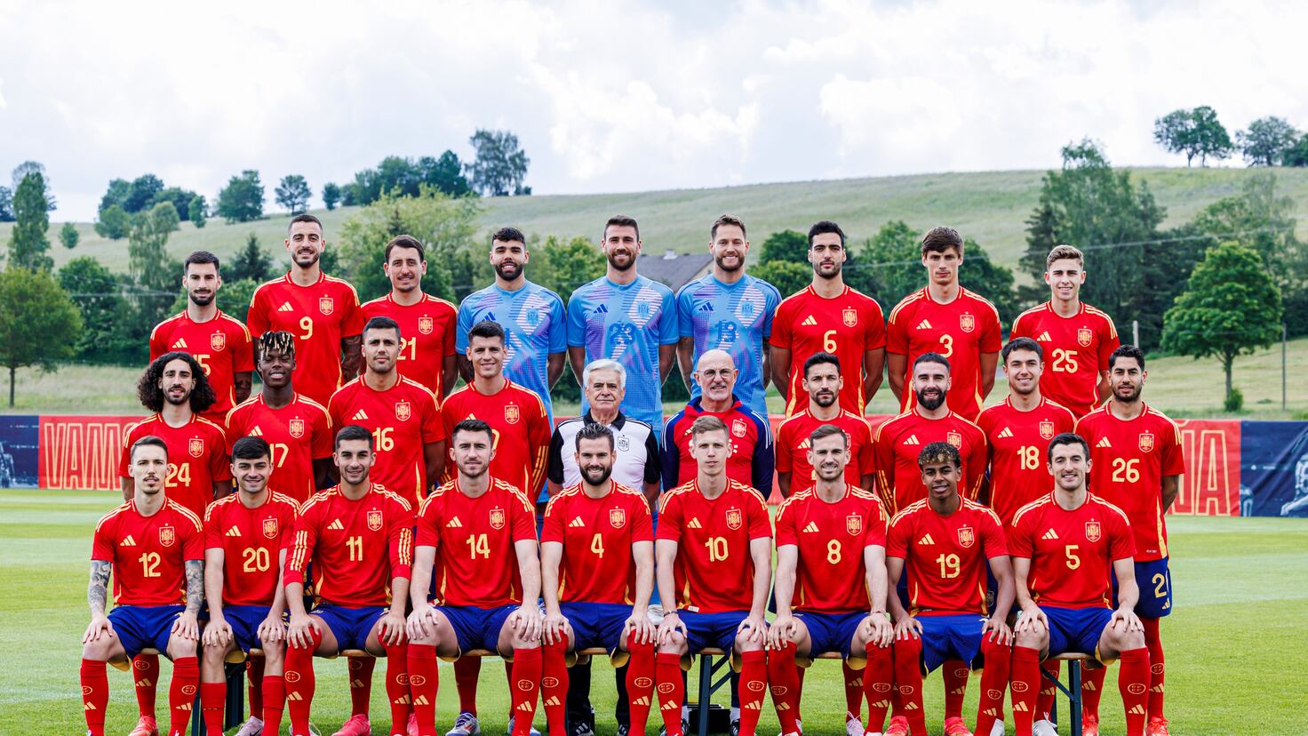 España realiza la foto oficial con buena sintonía con Pedro Rocha - AS.com