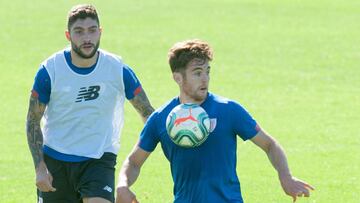 Ibai Gómez con Unai Núñez en Lezama.