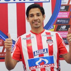 Junior presenta de manera oficial al chileno Matías Fernández