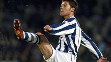 <b>DESEADO</b>. Xabi Alonso continúa en el punto de mira de Liverpool y del Real Madrid.