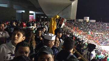 El México vs Trinidad y Tobago tuvo sobrecupo en San Luis, pues incluso se pudo observar que muchos aficionados vieron el juego en los pasillos.