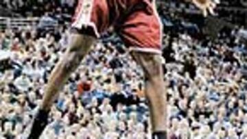 <b>ROOKIE DEL AÑO</B>. LeBron se ha ganado noche a noche el galardón.