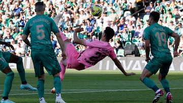 Montes marcó un golazo de chilena en el Betis-Espanyol.