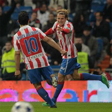 Forlán: "El Kun Agüero y yo hacíamos una dupla muy buena"