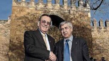 <b>DIRIGENTES EXPECTANTES. </b>Los presidentes del Cádiz y Córdoba, Antonio Muñoz y Rafael Campanero, cuando las cosas iban mejor.