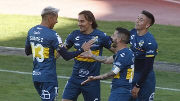 Everton goleó a Curicó y se afirmó de cara al clásico porteño