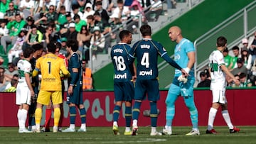 01/03/26 PARTIDO PRIMERA DIVISION JORNADA 26
ELCHE - ESPANYOL
OMAR EL HILALI RAFA MIR PROTOCOLO ANTIRRACISMO