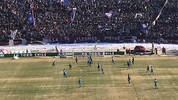 Los hinchas de la U le hicieron un homenaje a Sebastián Ubilla