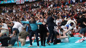 Soccer Football - Euro 2020 - Round of 16 - England v Germany - Wembley Stadium, London, Britain - June 29, 2021 England fans celebrate their first goal scored by Raheem Sterling Pool via REUTERS/Carl Recine     TPX IMAGES OF THE DAY