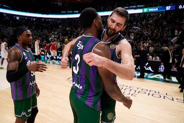 Los Tyson golpean al Galatasaray