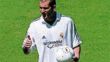 <B>ESTRELLA</B>. Zidane fue la estrella hace un año exacto, cuando se enfundó la camiseta del Madrid.