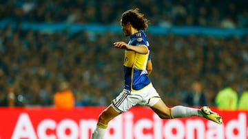 Soccer Football - Copa Libertadores - Quarter Final - Second Leg - Racing Club v Boca Juniors - Estadio Presidente Peron, Buenos Aires, Argentina - August 30, 2023 Boca Juniors' Edison Cavani scores a penalty during the penalty shootout REUTERS/Cristina Sille