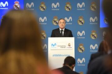 Las plantillas del Real Madrid en la presentación del acuerdo con Telefónica