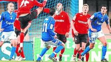 <b>DISPUTA. </b>El Celta no tuvo fortuna en las ocasiones que dispuso de acortar distancias en el marcador de Chapín.