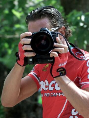 Fotografiando al fotógrafo durante el Giro de Italia de 2001.
