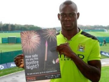 En 2011, horas antes del derby de Manchester, Mario incendió su propia casa con fuegos artificiales, situación por la que fue investigado. Después del percance, fue la imagen de un campaña anti incendios en Inglaterra.