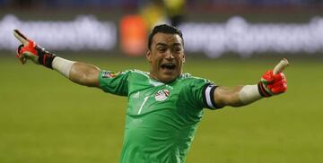 Football Soccer - African Cup of Nations - Semi Finals - Burkina Faso v Egypt- Stade de l'Amitie - Libreville, Gabon - 1/2/17 Egypt's Essam El-Hadary celebrates their first goal