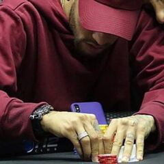 Neymar lo vuelve a hacer: póker mientras ve al PSG