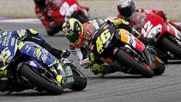 <b>TAN RÁPIDO COMO EFICAZ.</B> Gibernau rodó por delante de tres campeones del mundo: Rossi, Bayliss (Superbikes) y Capirossi. Y lo hizo sin apenas equivocarse.