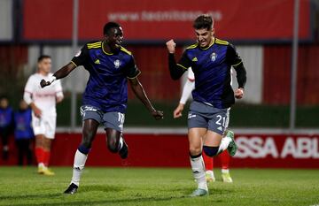 Souleyman y Escudero celebran el primer gol del Talavera en Matapiñonera.