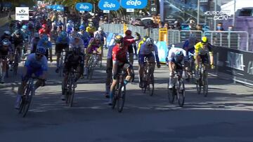 Resumen, resultado y clasificación de la etapa 7 de la Tirreno - Adriático: Phil Bauhaus se hace con el sprint