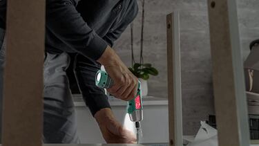 Imprescindible: un atornillador elctrico a batera con 35 accesorios