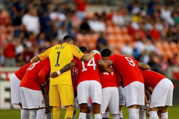 HO01. HOUSTON (EE.UU.), 26/03/2019.- Los jugadores chilenos se reúnen antes del inicio de un partido amistoso internacional entre EE.UU. y Chile este martes, en el estadio BBVA Compass en Houston, Texas (EE.UU.). EFE/Aaron M. Sprecher