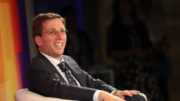 El alcalde de Madrid, Jos¨¦ Luis Mart¨ªnez-Almeida, durante la clausura la primera jornada del II Foro Econ¨®mico Okl¨ªderes, en el hotel The Westin Palace, a 26 de octubre de 2023, en Madrid (Espa?a). El acto, organizado por Okdiario, se celebra los d¨ªas 26 y 27 de octubre bajo el t¨ªtulo ¡®Los desaf¨ªos de la econom¨ªa espa?ola en un entorno de incertidumbre global¡¯. El foro re¨²ne a autoridades, expertos y m¨¢ximos representantes de las principales empresas espa?olas para abordar los retos econ¨®micos actuales.
26 OCTUBRE 2023;MADRID;ALMEIDA;CLAUSURA;II FORO ECON?MICO OKL?DERES
Isabel Infantes / Europa Press
26/10/2023