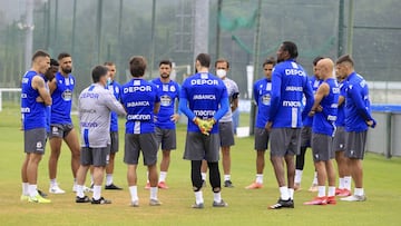 La plantilla del Deportivo en un entrenamiento en Abegondo.