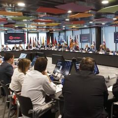 Los clubes no negociarán con la RFEF sin Javier Tebas