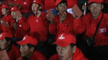 <b>CHINOS CONTRATADOS. </b>Ellis Park se llenó de actores chinos disfrazados de seguidores coreanos.