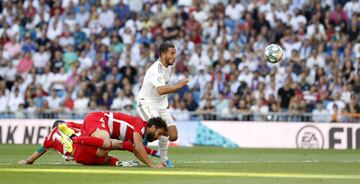 Real Madrid 2-0 Granada | Lleg¨® el primer gol en partido oficial de Eden Hazard, que defini¨® con un sombrero ante Rui Silva.