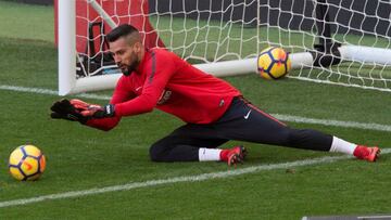 Moyá durante un entrenamiento.