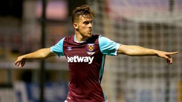 DAGENHAM, ENGLAND - AUGUST 22: Antonio Martinez of West Ham United celebrates scoring his second goal during the Premier League 2 match between West Ham United and Newcastle United at Chigwell Construction Stadium on August 22, 2016 in Dagenham, England. 