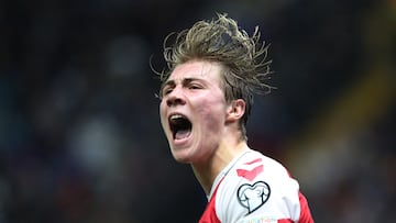 Rasmus Højlund, con la selección de Dinamarca.